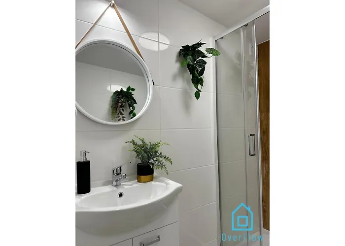 Rum i privatbostad Picasso -10 Minutes To Old Town & Sea *